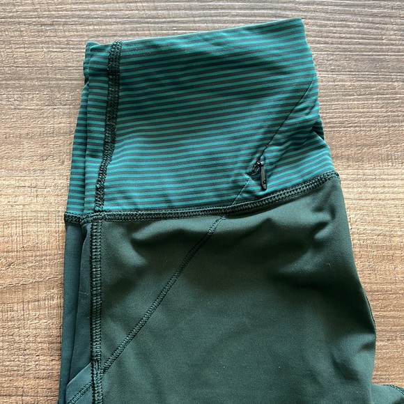 Lululemon Cropped Legging | Size 2 - Picture 3 of 5